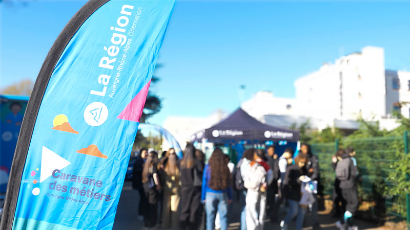 Caravane des métiers 2025 - entrée d'une étape - Auvergne-Rhône-Alpes Orientation